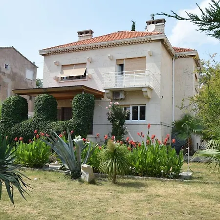 Beach Villa At Top Location. Very Central Area Σπλιτ