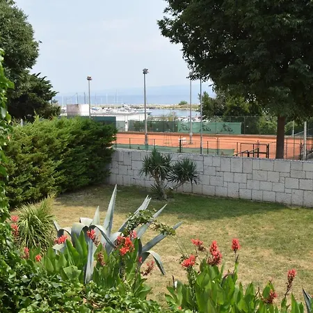 Beach Villa At Top Location. Very Central Area Σπλιτ