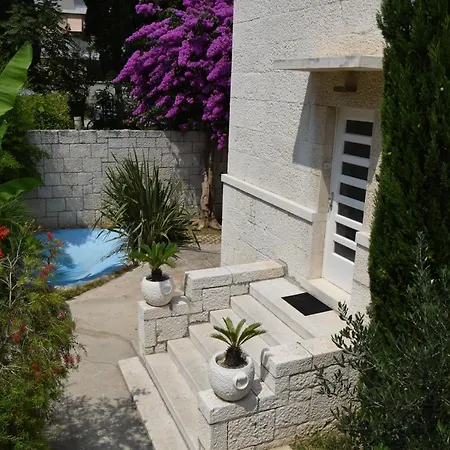 Beach Villa At Top Location. Very Central Area Βίλα Σπλιτ
