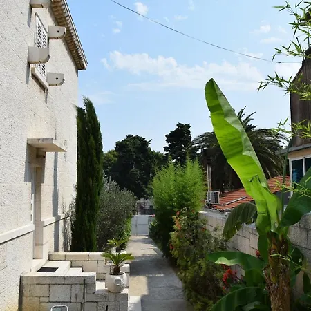 Beach Villa At Top Location. Very Central Area Βίλα