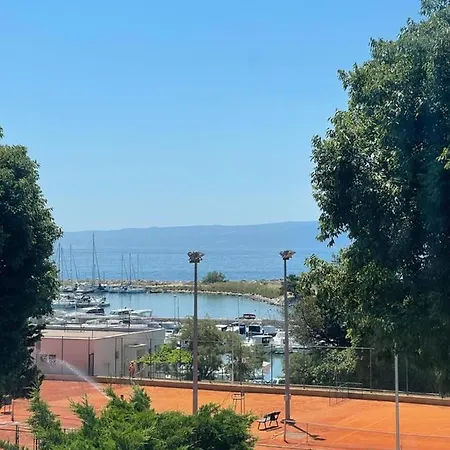 Beach Villa At Top Location. Very Central Area * Σπλιτ