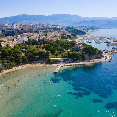 Βίλα Beach Villa At Top Location. Very Central Area